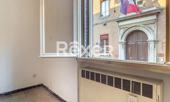 Rexer-Ferrara-Appartamento-con-camere-da-letto-Da-ristrutturare-Altro