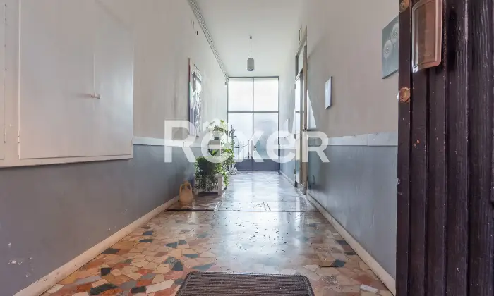 Rexer-Ferrara-Appartamento-con-camere-da-letto-Da-ristrutturare-Altro