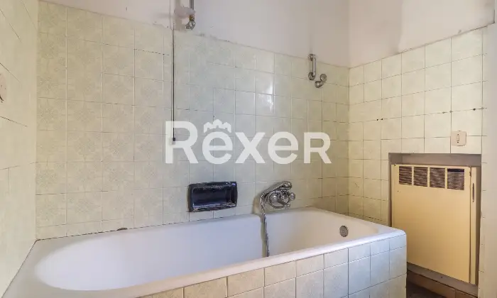 Rexer-Ferrara-Appartamento-con-camere-da-letto-Da-ristrutturare-Altro