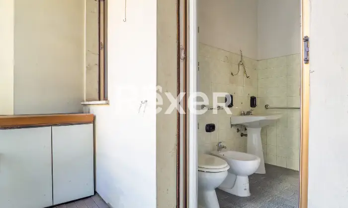 Rexer-Ferrara-Appartamento-con-camere-da-letto-Da-ristrutturare-Altro