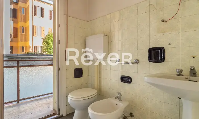 Rexer-Ferrara-Appartamento-con-camere-da-letto-Da-ristrutturare-Altro