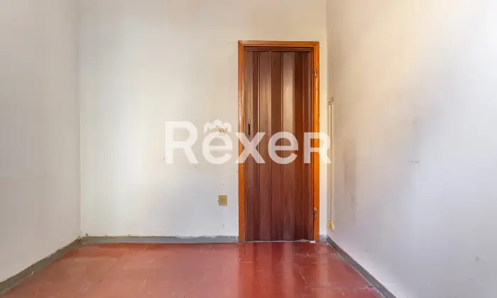 Rexer-Ferrara-Appartamento-con-camere-da-letto-Da-ristrutturare-Altro