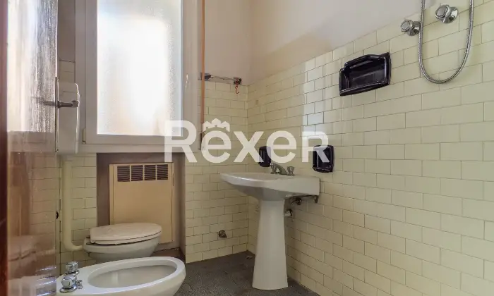 Rexer-Ferrara-Appartamento-con-camere-da-letto-Da-ristrutturare-Altro