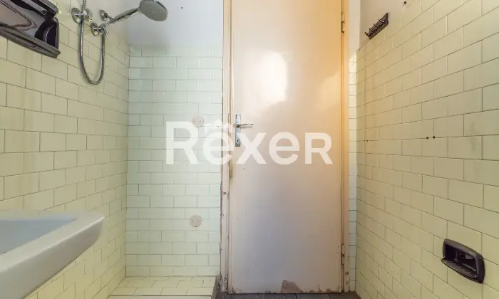 Rexer-Ferrara-Appartamento-con-camere-da-letto-Da-ristrutturare-Altro