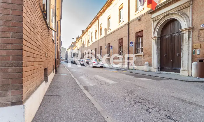 Rexer-Ferrara-Appartamento-con-camere-da-letto-Da-ristrutturare-Altro