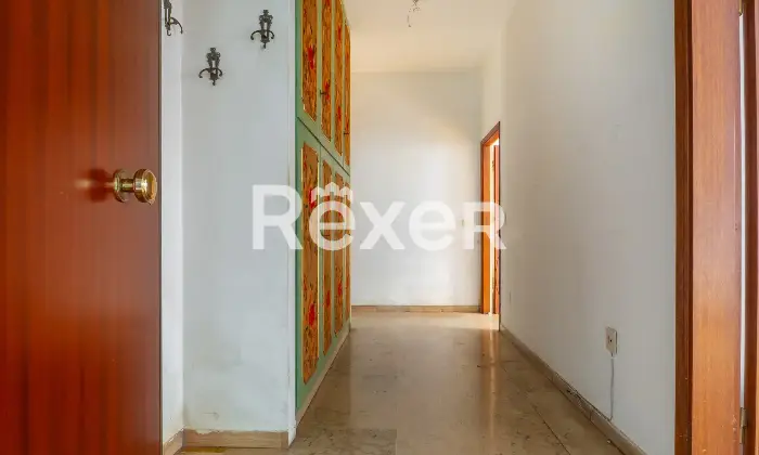 Rexer-Ferrara-Appartamento-con-camere-da-letto-Da-ristrutturare-Altro