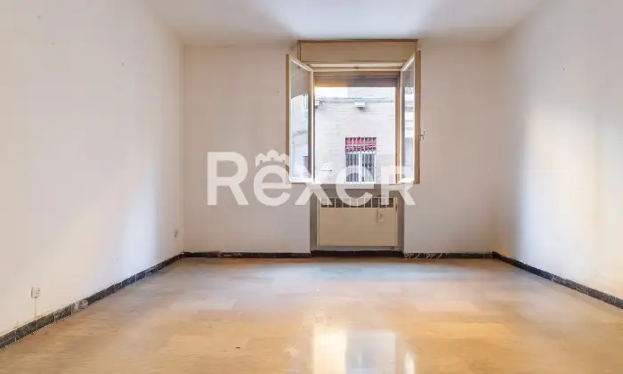 Rexer-Ferrara-Appartamento-con-camere-da-letto-Da-ristrutturare-Altro