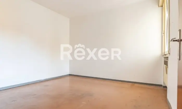 Rexer-Ferrara-Appartamento-con-camere-da-letto-Da-ristrutturare-Altro