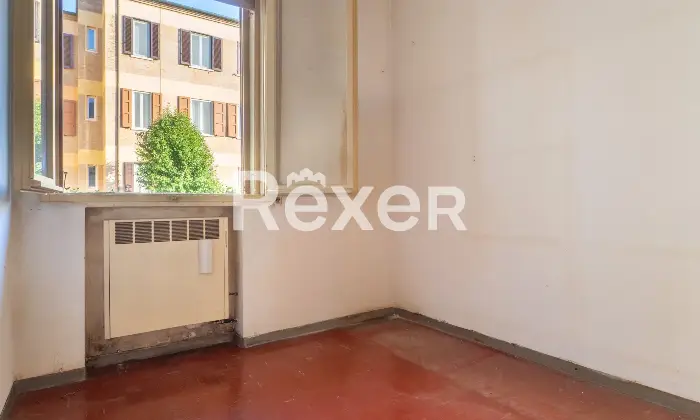 Rexer-Ferrara-Appartamento-con-camere-da-letto-Da-ristrutturare-Altro