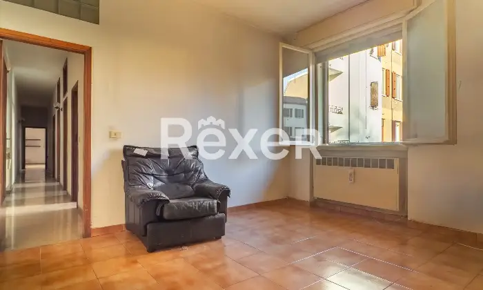 Rexer-Ferrara-Appartamento-con-camere-da-letto-Da-ristrutturare-Altro