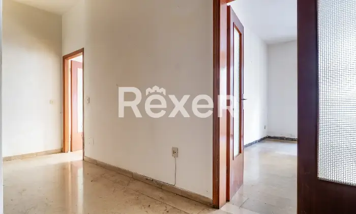 Rexer-Ferrara-Appartamento-con-camere-da-letto-Da-ristrutturare-Altro