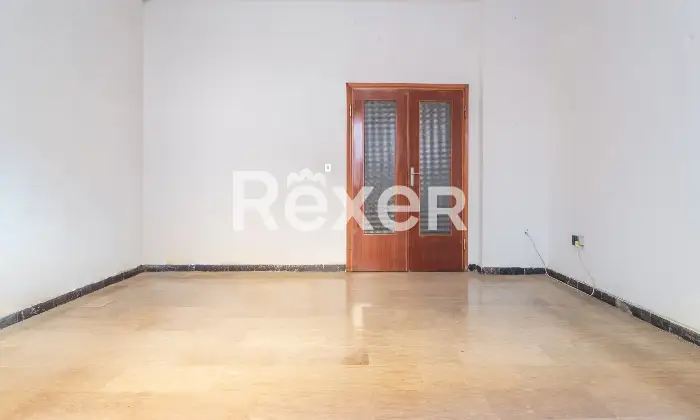 Rexer-Ferrara-Appartamento-con-camere-da-letto-Da-ristrutturare-Altro