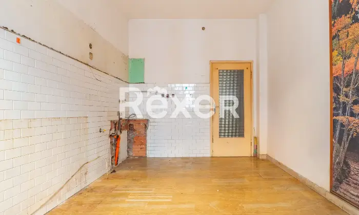 Rexer-Ferrara-Appartamento-con-camere-da-letto-Da-ristrutturare-Altro