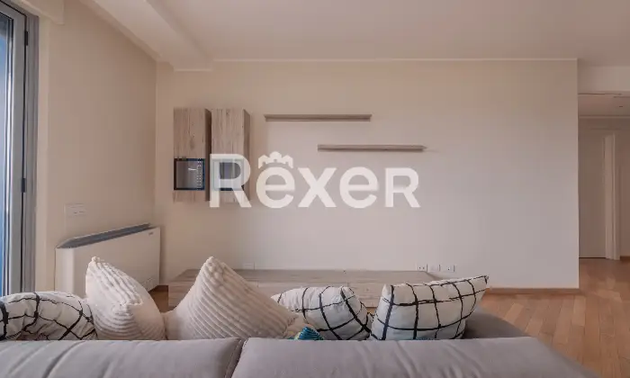 Rexer-Roma-Vendesi-luminoso-bilocale-Altro