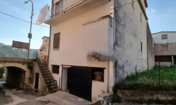 Rexer-Capriati-a-Volturno-Casa-indipendente-su-tre-livelli-con-cortile-garage-e-cantina-Capriati-a-Volturno-CE-Altro