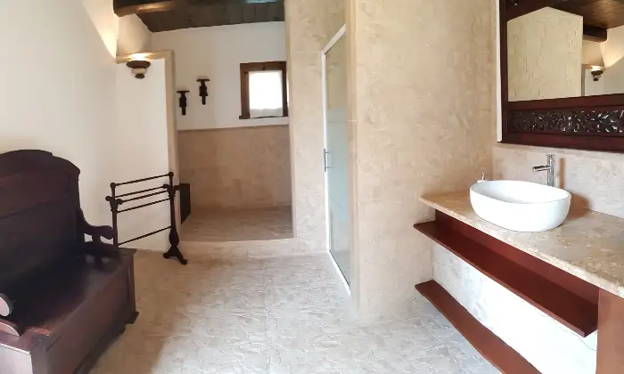 Rexer-Mevale-Prestigioso-complesso-in-pietra-con-piscina-panoramica-Mevale-Visso-MC-Altro