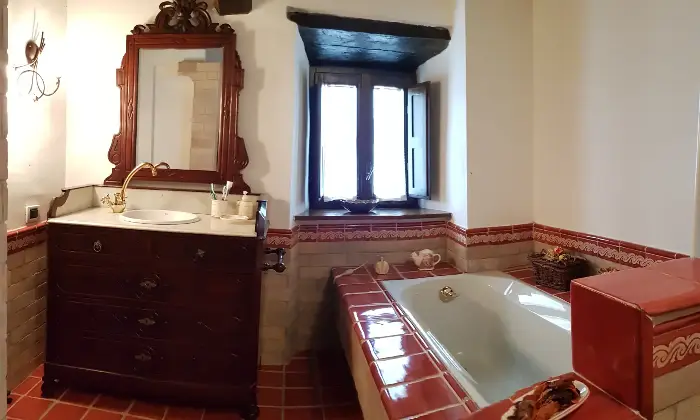 Rexer-Mevale-Prestigioso-complesso-in-pietra-con-piscina-panoramica-Mevale-Visso-MC-Altro