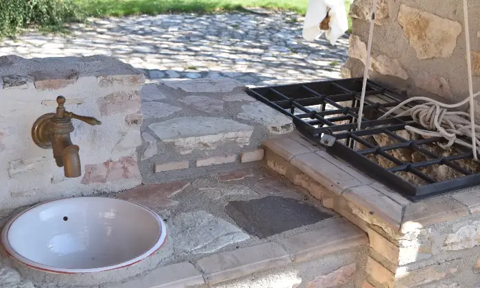 Rexer-Mevale-Prestigioso-complesso-in-pietra-con-piscina-panoramica-Mevale-Visso-MC-Altro