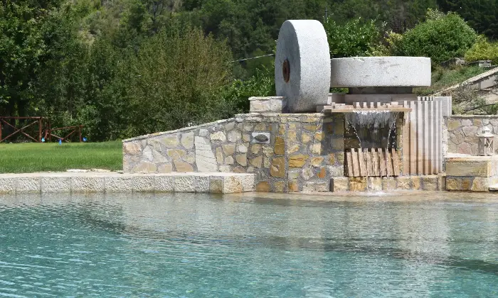 Rexer-Mevale-Prestigioso-complesso-in-pietra-con-piscina-panoramica-Mevale-Visso-MC-Altro