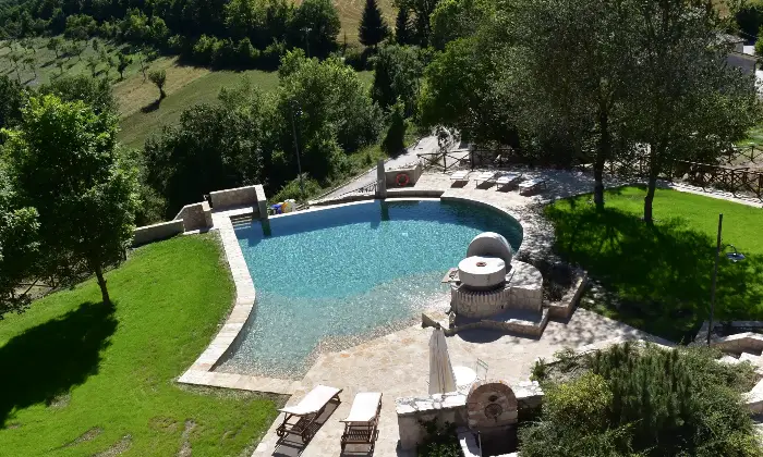Rexer-Mevale-Prestigioso-complesso-in-pietra-con-piscina-panoramica-Mevale-Visso-MC-Altro