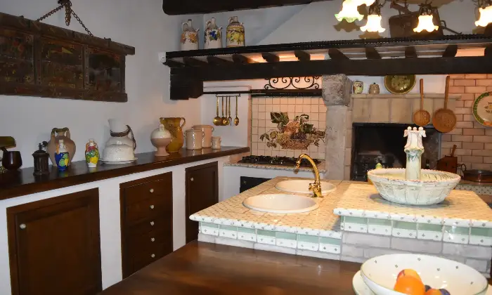 Rexer-Mevale-Prestigioso-complesso-in-pietra-con-piscina-panoramica-Mevale-Visso-MC-Altro