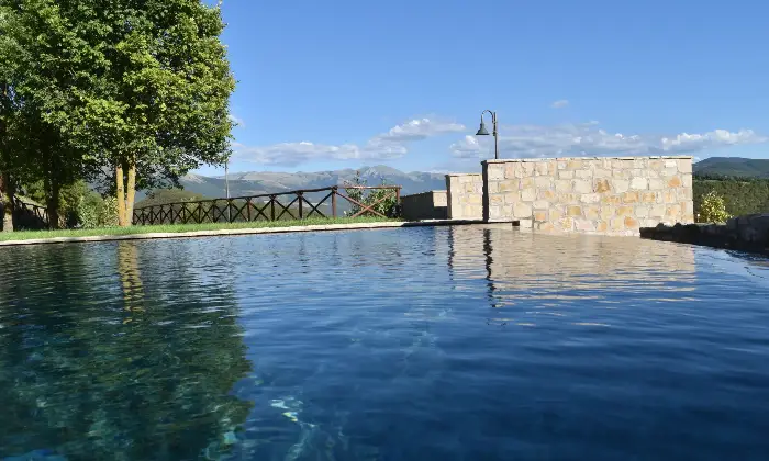 Rexer-Mevale-Prestigioso-complesso-in-pietra-con-piscina-panoramica-Mevale-Visso-MC-Altro