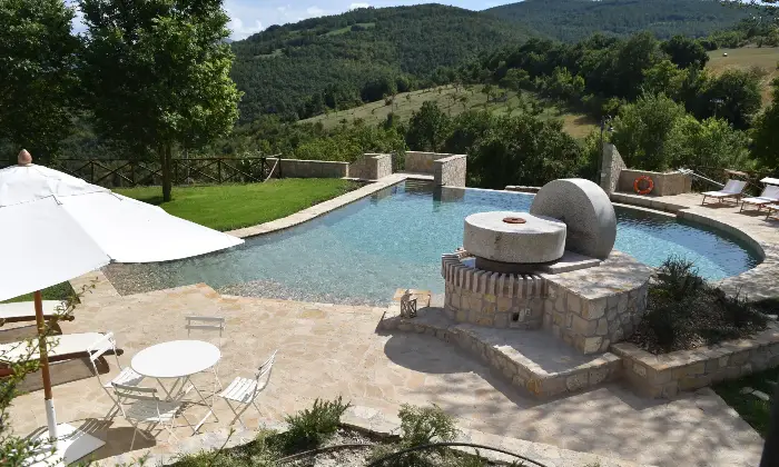 Rexer-Mevale-Prestigioso-complesso-in-pietra-con-piscina-panoramica-Mevale-Visso-MC-Altro