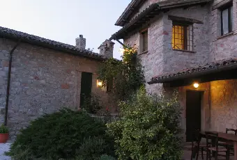 Rexer-Mevale-Prestigioso-complesso-in-pietra-con-piscina-panoramica-Mevale-Visso-MC-Altro