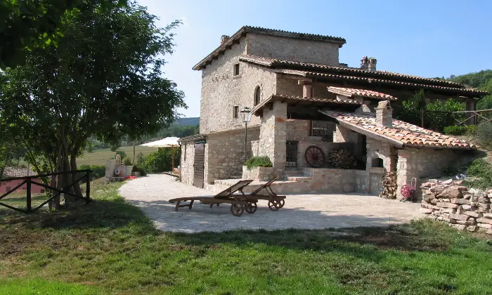 Rexer-Mevale-Prestigioso-complesso-in-pietra-con-piscina-panoramica-Mevale-Visso-MC-Altro