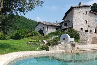 Rexer-Mevale-Prestigioso-complesso-in-pietra-con-piscina-panoramica-Mevale-Visso-MC-Altro