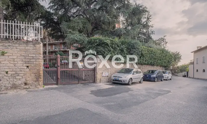 Rexer-Roma-PisanaBravettaAmpio-Trilocale-con-terrazzo-e-box-auto-Altro