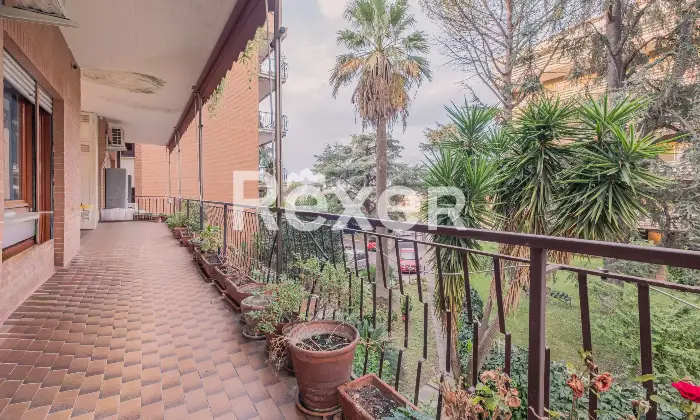 Rexer-Roma-PisanaBravettaAmpio-Trilocale-con-terrazzo-e-box-auto-Altro