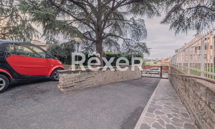 Rexer-Roma-PisanaBravettaAmpio-Trilocale-con-terrazzo-e-box-auto-Altro