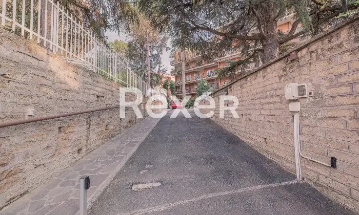 Rexer-Roma-PisanaBravettaAmpio-Trilocale-con-terrazzo-e-box-auto-Altro