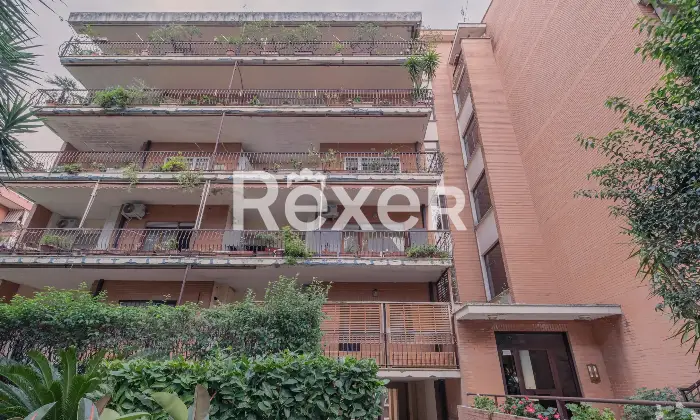 Rexer-Roma-PisanaBravettaAmpio-Trilocale-con-terrazzo-e-box-auto-Altro