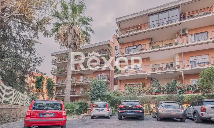 Rexer-Roma-PisanaBravettaAmpio-Trilocale-con-terrazzo-e-box-auto-Altro
