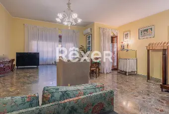 Rexer-Roma-PisanaBravettaAmpio-Trilocale-con-terrazzo-e-box-auto-Altro