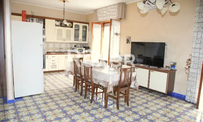 Rexer-Cardito-Appartamento-ristrutturato-box-e-posto-auto-a-uso-investimento-Altro