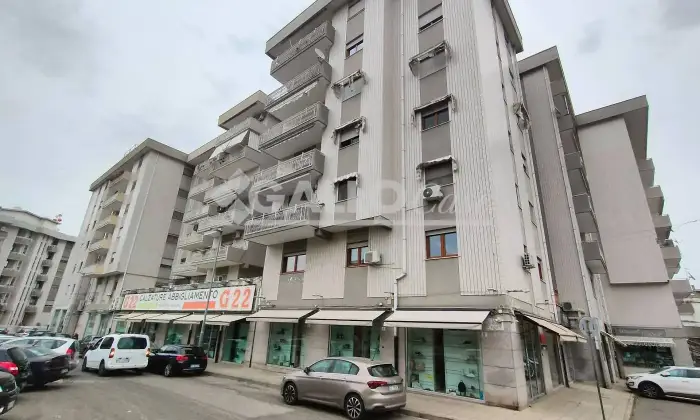 Rexer-Cosenza-Trilocale-piazza-Primo-Maggio-Citt-Terrazzo