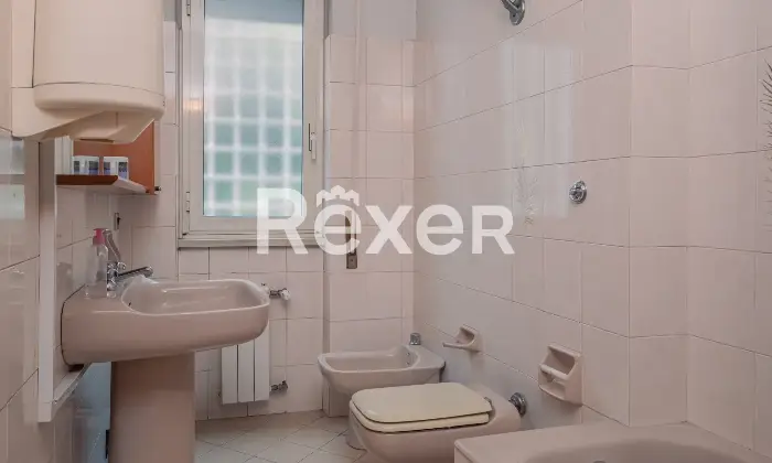 Rexer-Roma-Eur-trilocale-con-posto-auto-Altro