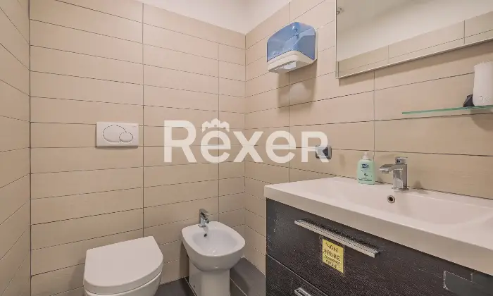 Rexer-Roma-Locale-Commerciale-Ampia-Metratura-Ottima-Rendita-Altro