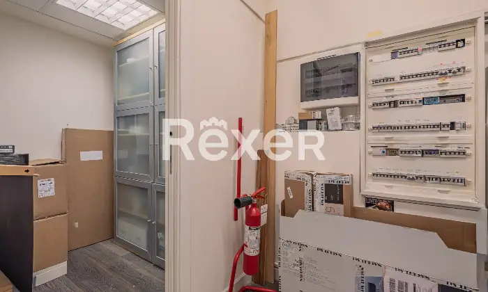 Rexer-Roma-Locale-Commerciale-Ampia-Metratura-Ottima-Rendita-Altro