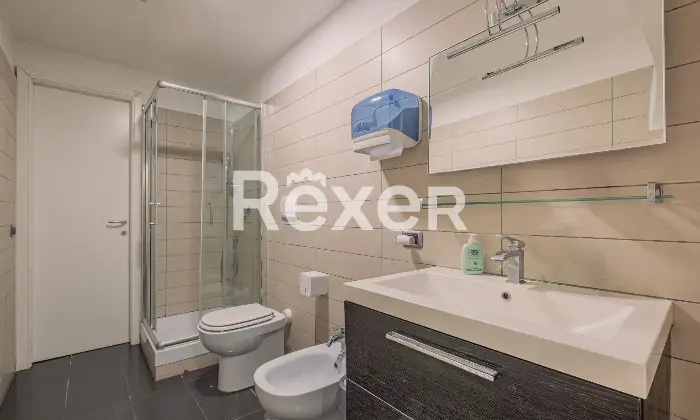 Rexer-Roma-Locale-Commerciale-Ampia-Metratura-Ottima-Rendita-Altro