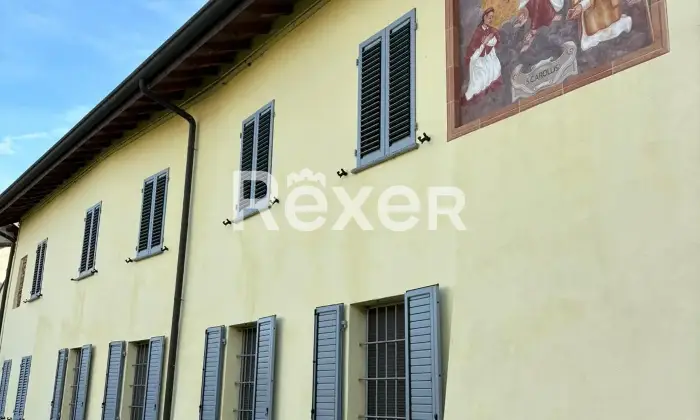 Rexer-Cavaione-Rustico-indipendente-di-grande-metratura-su-due-livelli-con-corte-interna-e-giardino-Altro