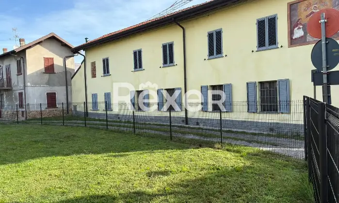 Rexer-Cavaione-Rustico-indipendente-di-grande-metratura-su-due-livelli-con-corte-interna-e-giardino-Altro