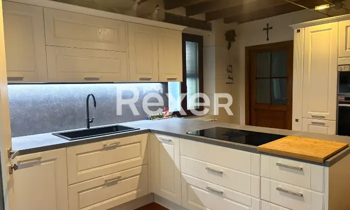 Rexer-Cavaione-Rustico-indipendente-di-grande-metratura-su-due-livelli-con-corte-interna-e-giardino-Altro