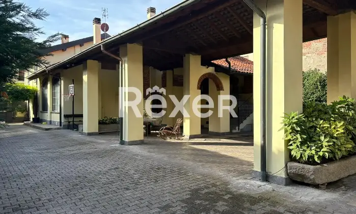 Rexer-Cavaione-Rustico-indipendente-di-grande-metratura-su-due-livelli-con-corte-interna-e-giardino-Altro