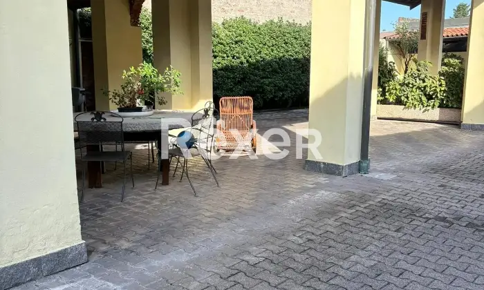 Rexer-Cavaione-Rustico-indipendente-di-grande-metratura-su-due-livelli-con-corte-interna-e-giardino-Altro