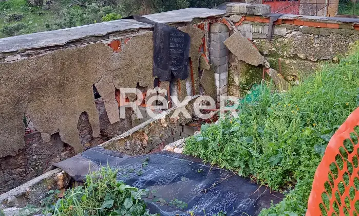 Rexer-Praia-a-Mare-Fabbricato-inagibile-ruderi-ovile-stalla-con-terreno-edificabile-Giardino