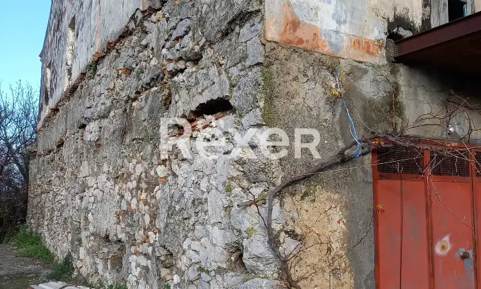 Rexer-Praia-a-Mare-Fabbricato-inagibile-ruderi-ovile-stalla-con-terreno-edificabile-Cantina